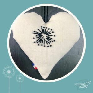 Grand Cœur brodé main en tissu recyclé