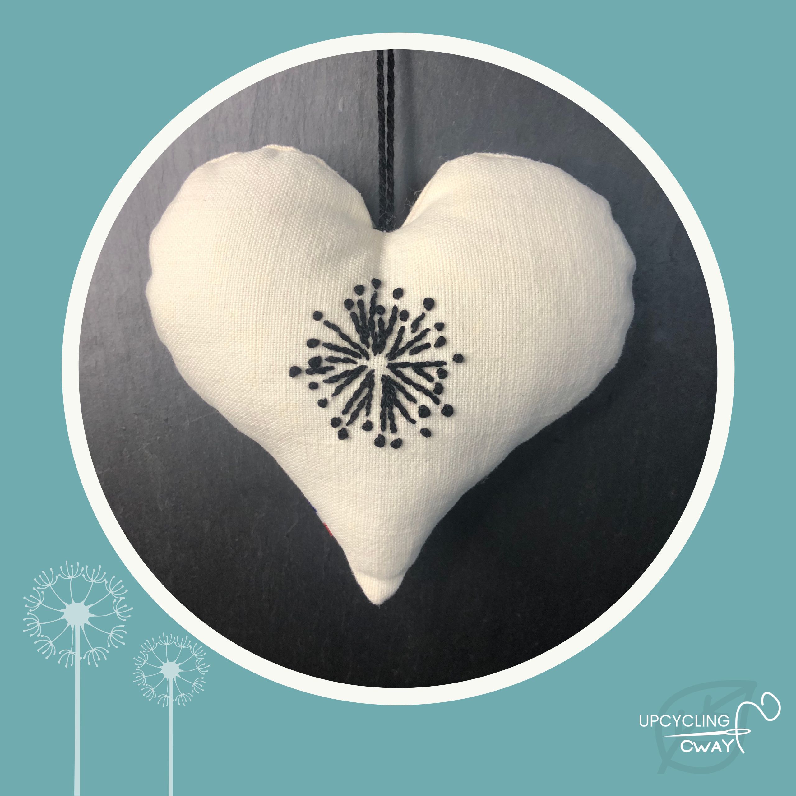 Grand Cœur brodé main en tissu recyclé