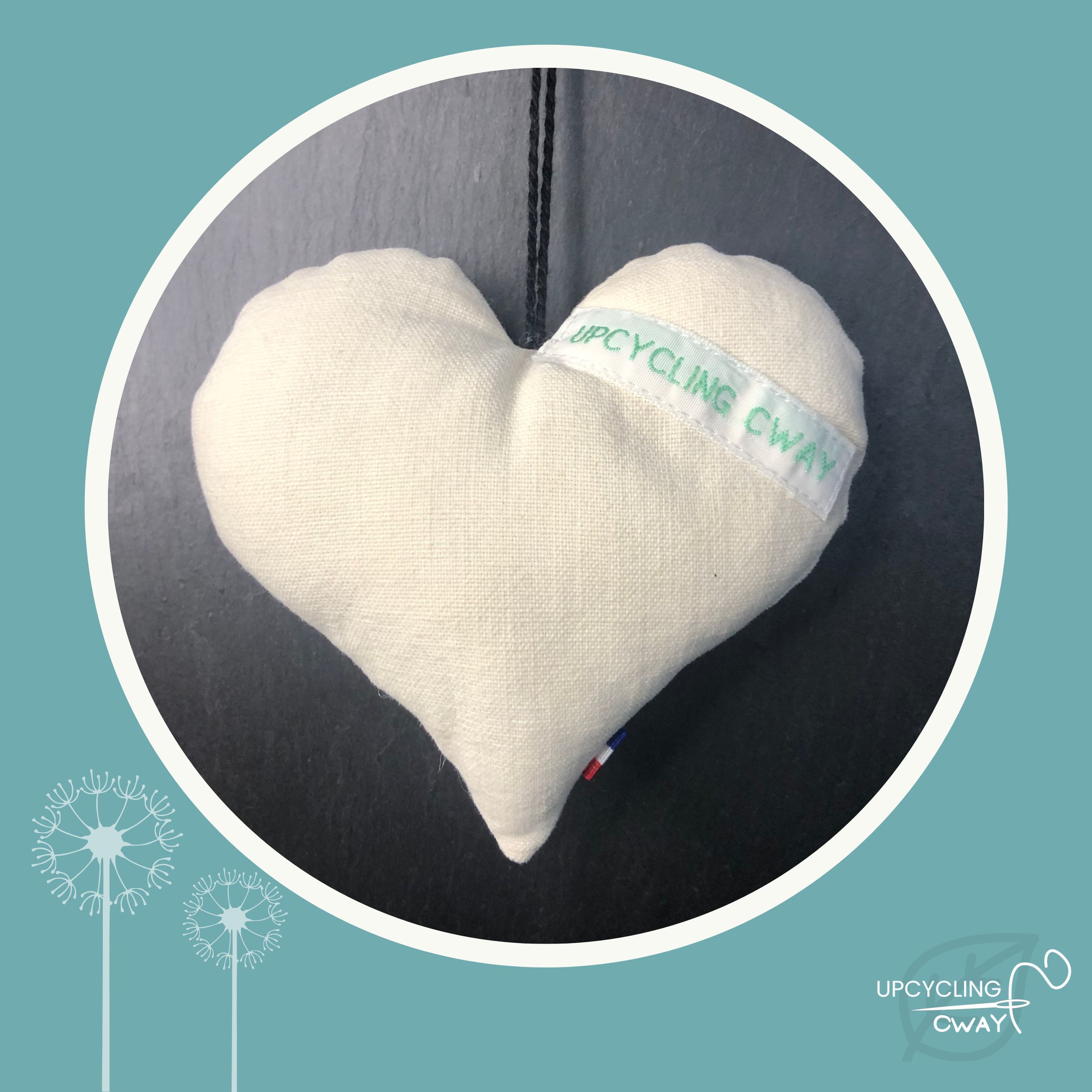 Grand Cœur brodé main en tissu recyclé – Image 3
