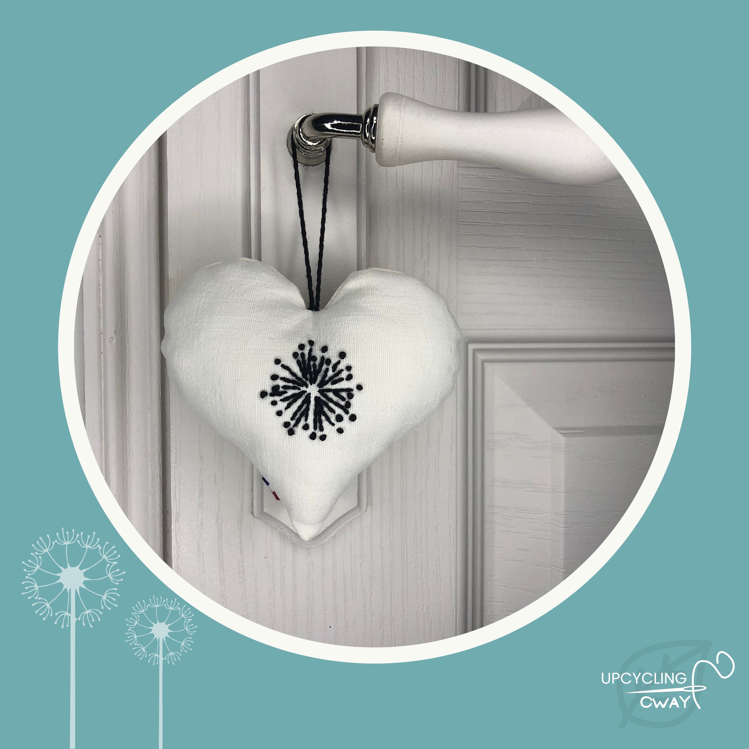 Grand Cœur brodé main en tissu recyclé – Image 4