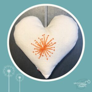 Grand Cœur brodé main en tissu recyclé