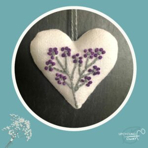 Mini Cœur en tissu recyclé brodé main