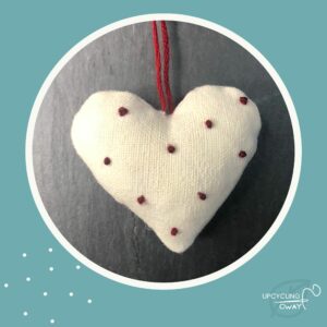 Mini Cœur en tissu recyclé brodé main