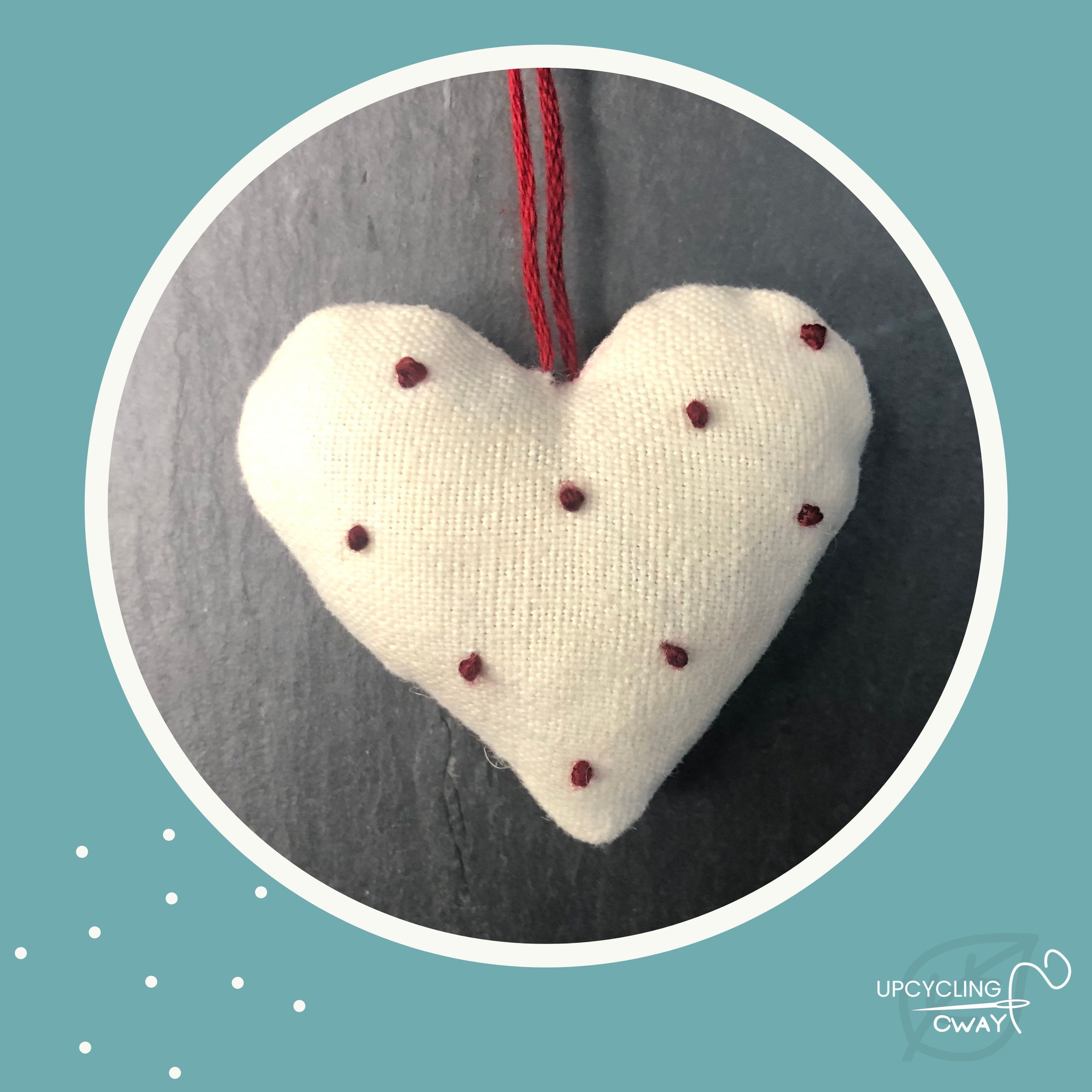 Mini Cœur en tissu recyclé brodé main