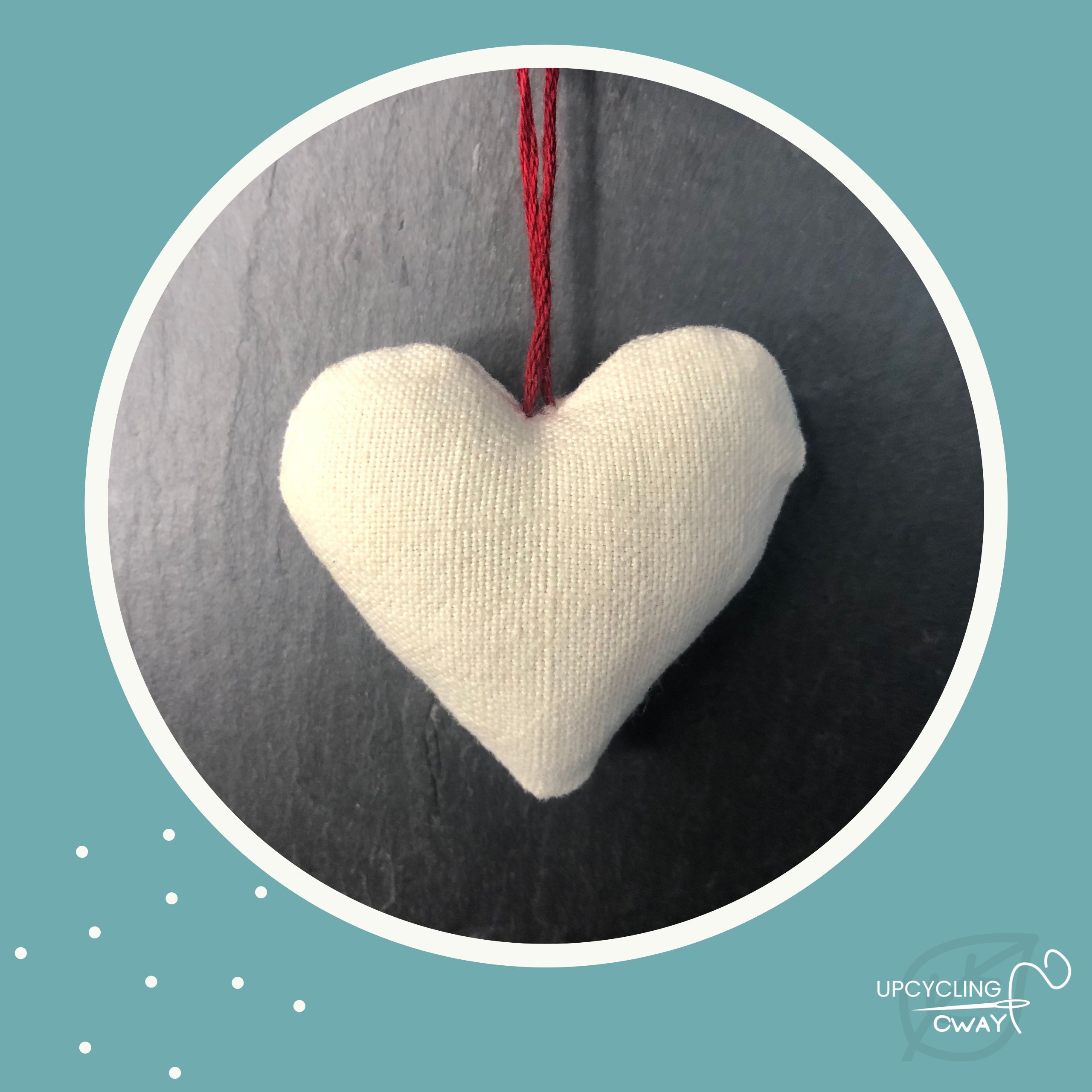 Mini Cœur en tissu recyclé brodé main – Image 3