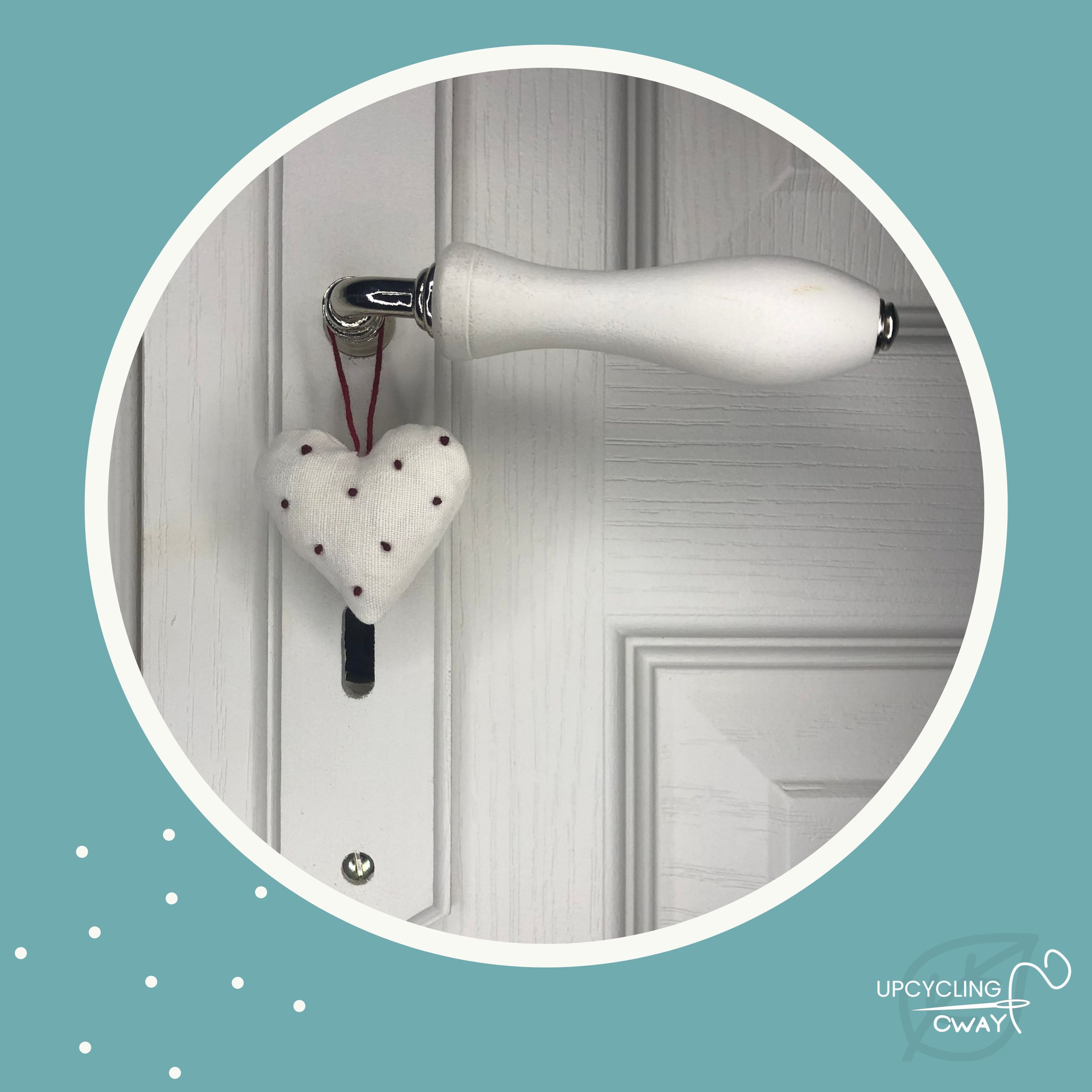 Mini Cœur en tissu recyclé brodé main – Image 4