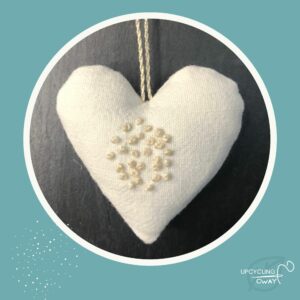 Mini Cœur en tissu recyclé brodé main