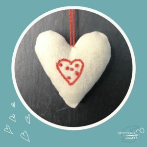 Mini Cœur en tissu recyclé brodé main