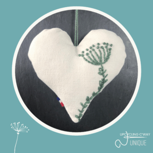 Grand Cœur brodé main en tissu recyclé