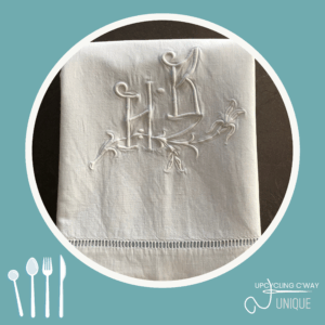 Nappe upcyclée bleu clair en coton ancien